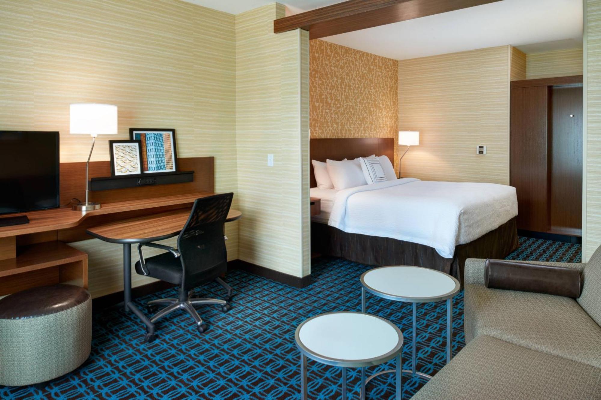 Hotel Fairfield & By Marriott Detroit 3*