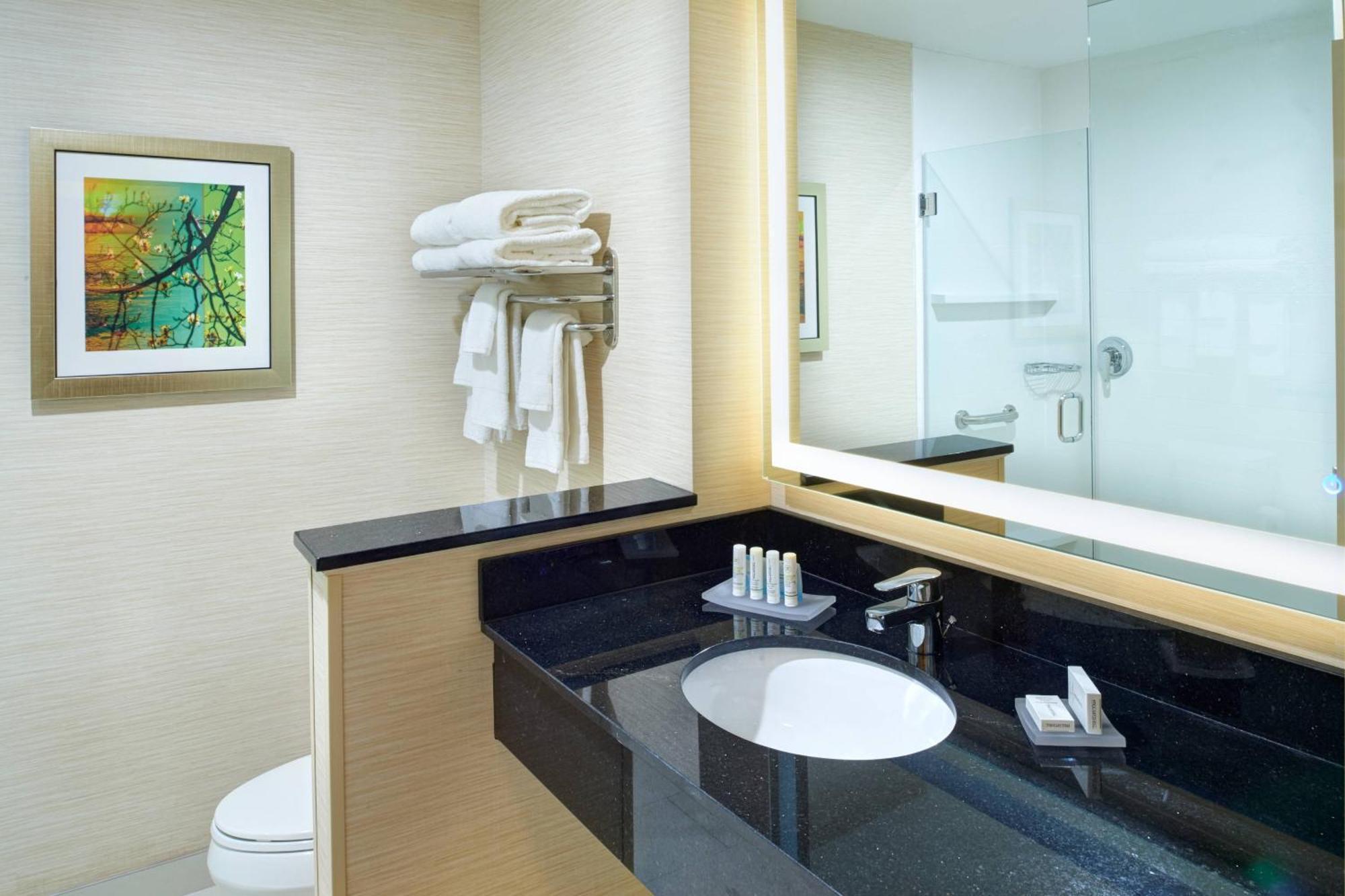 Fairfield & By Marriott Detroit Hotel Troy