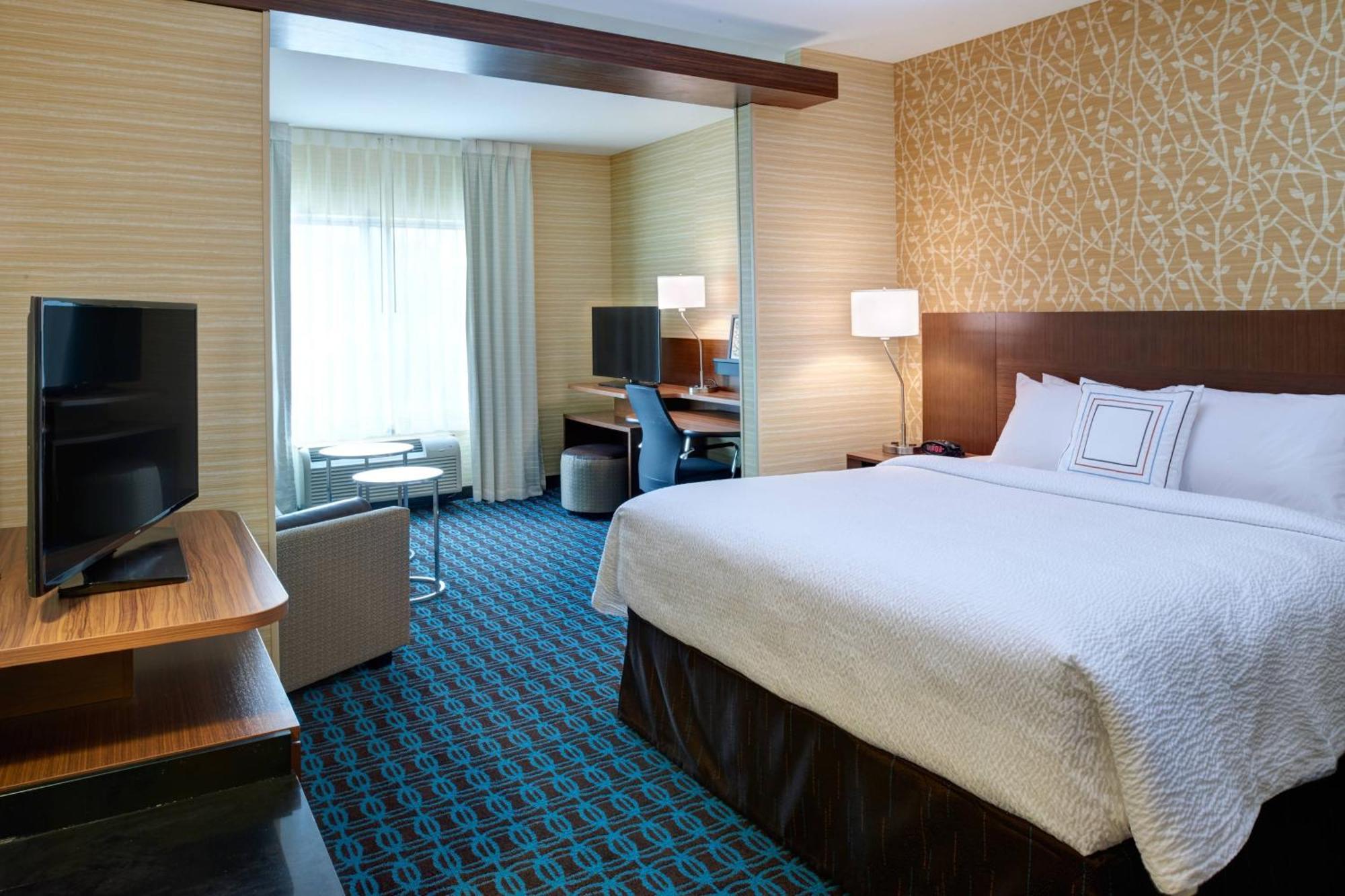 Fairfield & By Marriott Detroit 3*